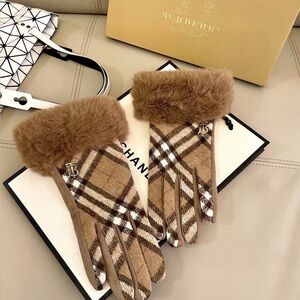 Burberry Beige and Brown Plaid Gloves with Fur Trim